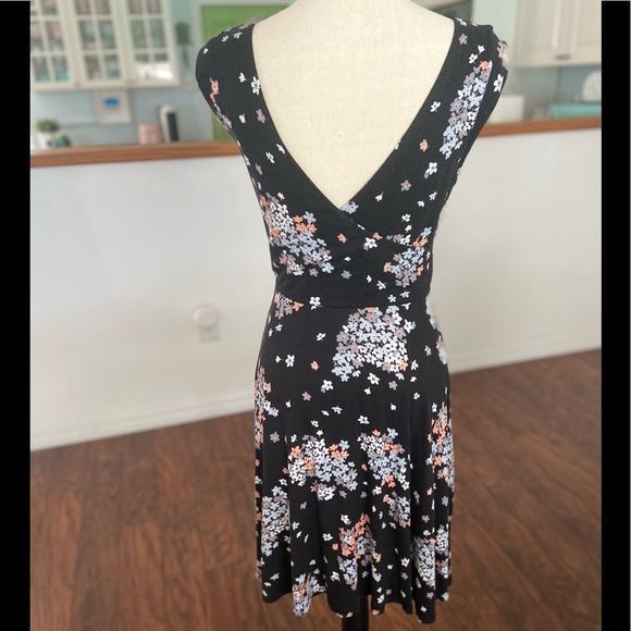 Loft Floral Dress with V Back S - Picture 2 of 5